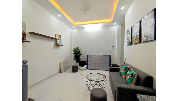 Dành cho khách hàng tài chính từ 2 tỷ - Nhà riêng Nguyễn Lương Bằng, Đống Đa, có sổ đỏ cần bán